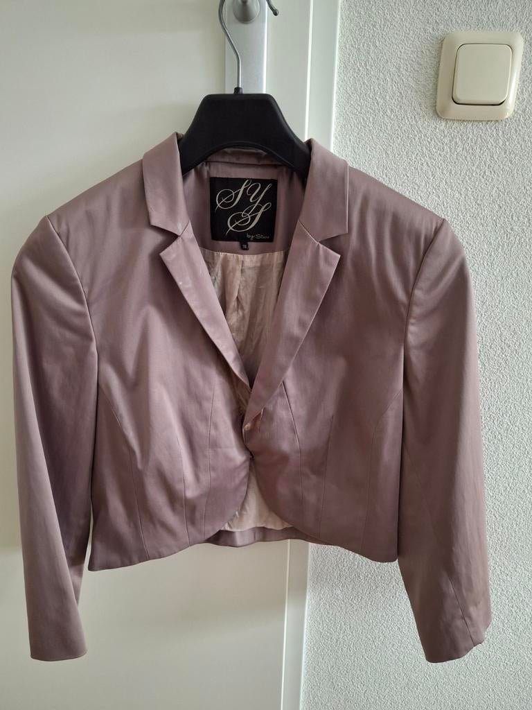 Bolero van satijn, Maat 38/40 (M), Overige typen, Beige, Ophalen of Verzenden