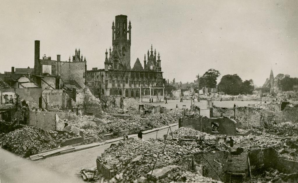 Foto Middelburg Oorlogsschade Gebouwen WOII, Verzamelen, Militaria | Tweede Wereldoorlog, Verzenden, Overige soorten, Nederland