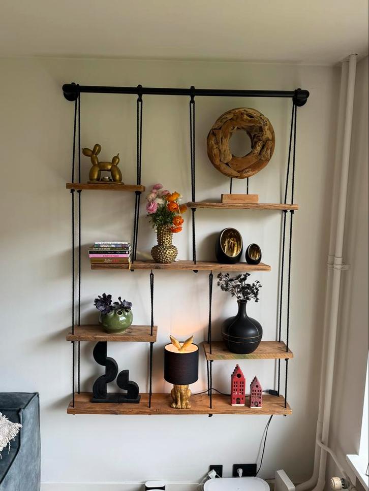 Industriële hangende wandkast van mangohout 130x20x185, Huis en Inrichting, Woonaccessoires | Wandplanken en Boekenplanken, Zo goed als nieuw