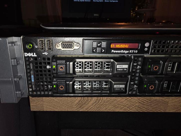 Dell PowerEdge R710 2U server met beazel en racks, Computers en Software, Servers, Gebruikt, 2 tot 3 Ghz, 8 GB, Hot swappable onderdelen