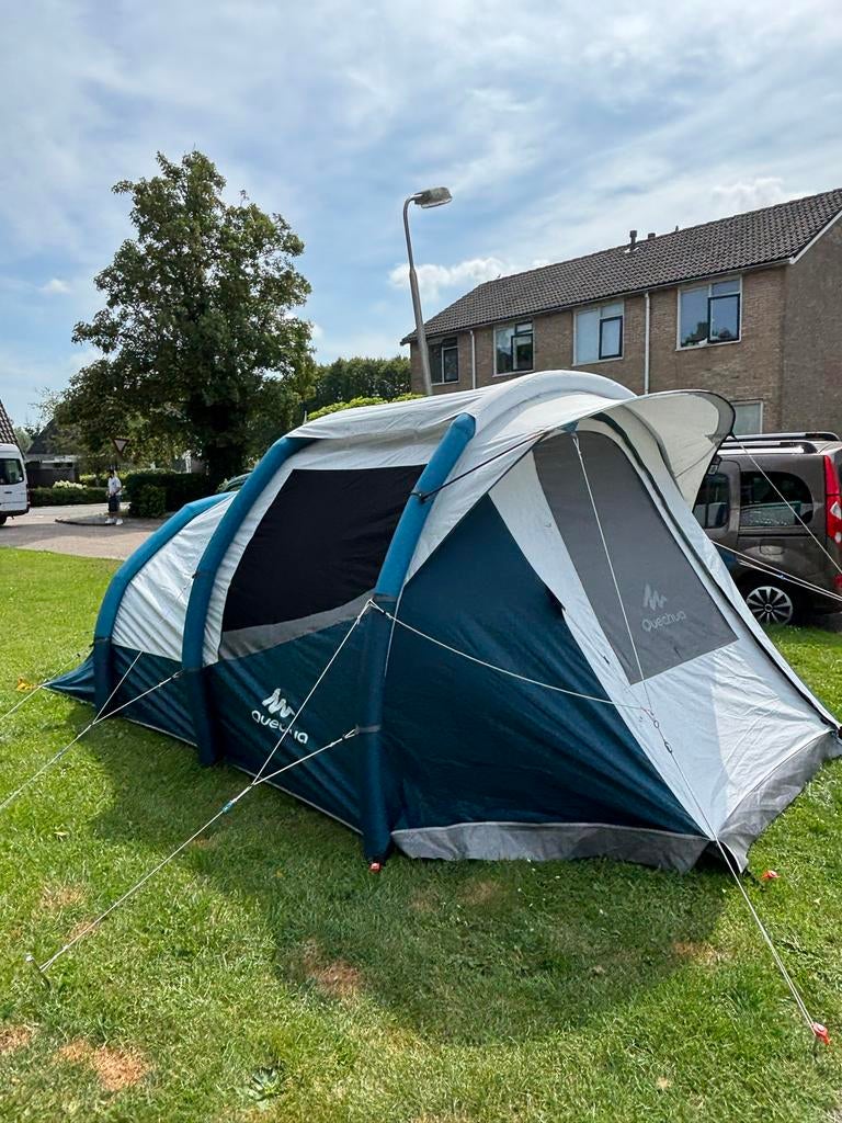 Te huur: Ruime 4-persoons Quechua tent, Ophalen, Gebruikt, Tot en met 4