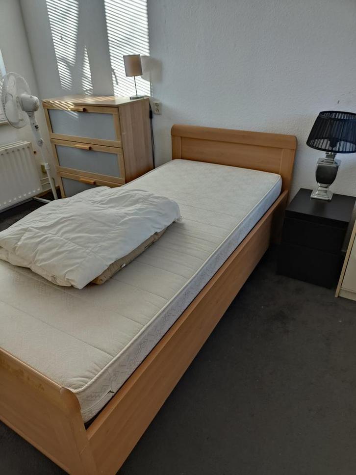 Elektrische bed, Huis en Inrichting, Slaapkamer | Bedden, Gebruikt, Eenpersoons, 90 cm, 200 cm, Hout, Beige, Verstelbaar, Ophalen