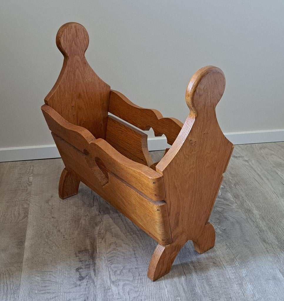 Eikenhouten tijdschriften bak met hartjesuitsparing, Ophalen, Hout, Gebruikt, Landelijk