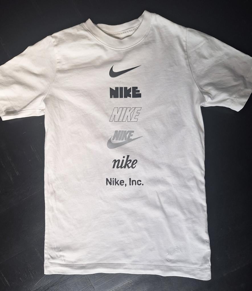 Nike tshirt, Ophalen of Verzenden, Zo goed als nieuw, Jongen, Shirt of Longsleeve