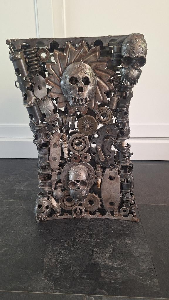 scrap art  bijzettafel  Skull, Ophalen