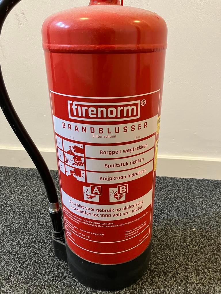 Brandblussers AB - 6 liter schuim - 2 jaar oud, Ophalen of Verzenden, Zo goed als nieuw, Brandblusser