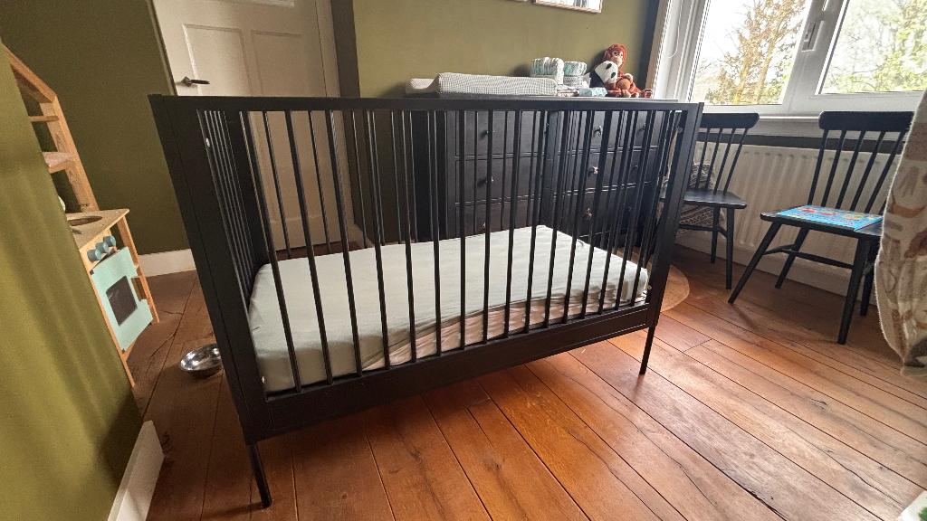 Ledikant zwart, Ophalen, Zo goed als nieuw, Ledikant