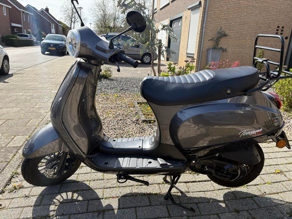 Scooter GTS Toscana Pure Maart 2024, Fietsen en Brommers, Scooters | Overige merken, Ophalen, Zo goed als nieuw, Maximaal 45 km/u