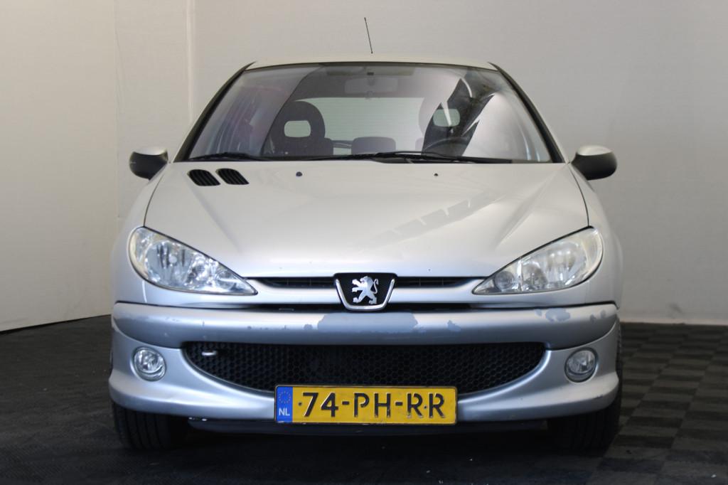 Peugeot 206 1.6-16V Quiksilver (bj 2004), Auto's, Peugeot, Voorwielaandrijving, Stof, Zwart, Bedrijf