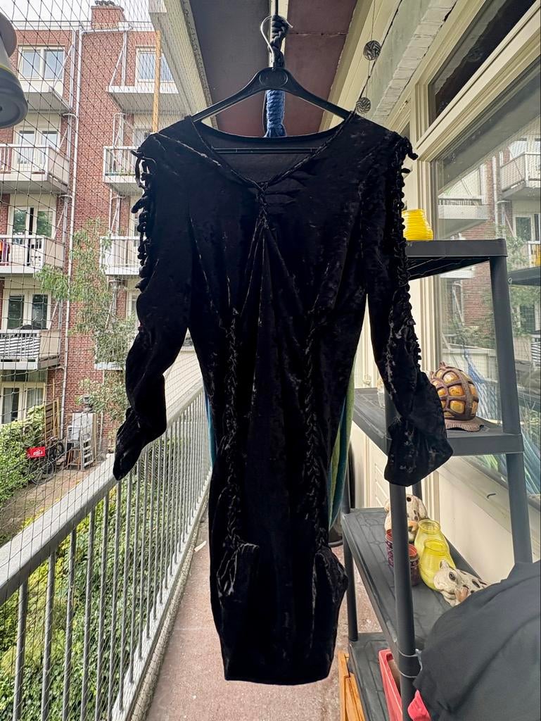 Zwarte velours cut out jurk Shein M sexy gothic punk, Maat 38/40 (M), Zwart, Nieuw, Ophalen of Verzenden