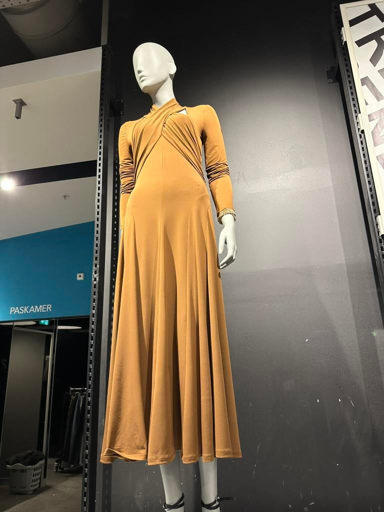 Dames gedrapeerde halter lange maxi jurk ruches camel XS, Galajurk, Bruin, Ophalen of Verzenden, Zo goed als nieuw