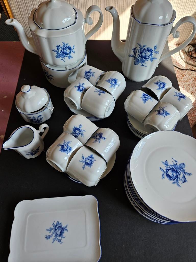 Compleet Douwe Egberts koffieservies - Blauwe Roos, Gebruikt, Ophalen of Verzenden, Overige stijlen, Porselein