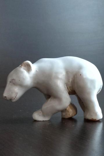 Art Deco Beeldje Witte IJsbeer in Crèmekleurig Keramiek beschikbaar voor biedingen