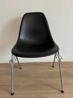 Vitra Eames Plastic Side Chair DSS-N, Ophalen, Zo goed als nieuw, Zwart, Eén