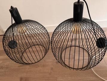 2 Zwarte Metalen Eetkamerlampen - Ronde Kap beschikbaar voor biedingen