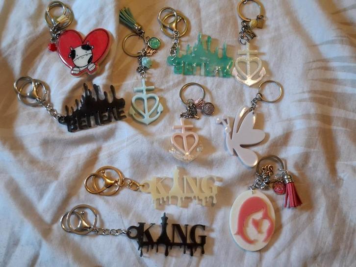 PARTIJ epoxy sleutelhangers 3,50 euro (B), Sieraden, Tassen en Uiterlijk, Oorbellen, Overige materialen, Zilver, Ophalen of Verzenden