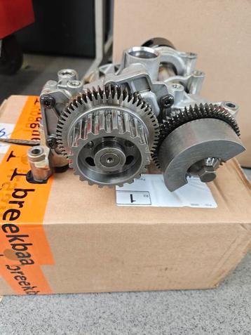 Oliepomp met balansas Ford focus 1.0 motorcode B7DA beschikbaar voor biedingen