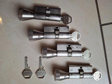 4 st. LIPS knopcinders gelijksluitend , 2 sterren LIPS beschikbaar voor biedingen