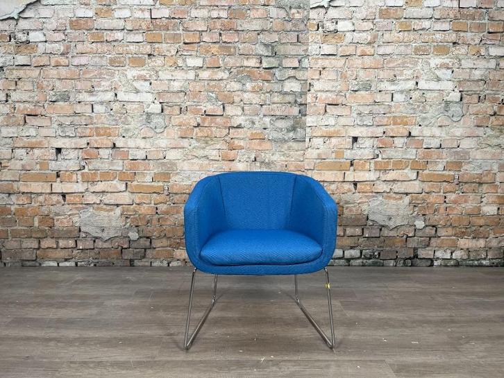 B&B Italia Tulip Sixty bij TheReSales, Huis en Inrichting, Fauteuils, Zo goed als nieuw, Stof, 50 tot 75 cm, Minder dan 75 cm