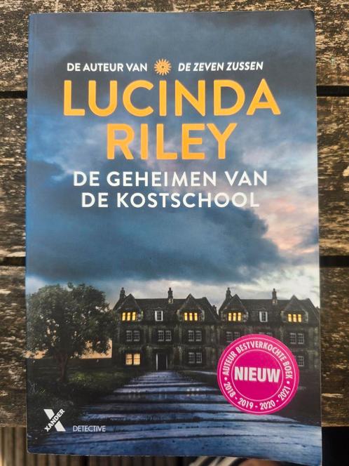 Lucinda Riley - De geheimen van de kostschool, Boeken, Literatuur, Zo goed als nieuw, Nederland, Ophalen of Verzenden