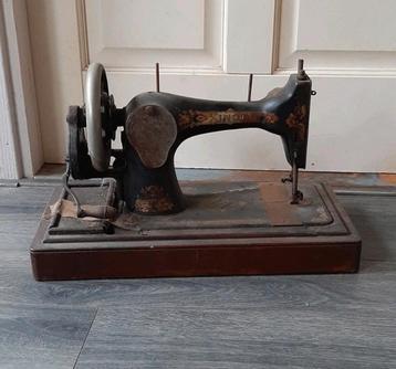 Vintage Singer naaimachine beschikbaar voor biedingen