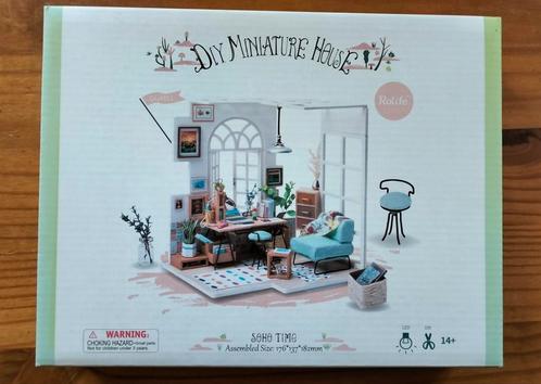 Rolife DIY Miniatuurhuis Soho Time - Zo goed als nieuw, Hobby en Vrije tijd, Overige Hobby en Vrije tijd, Zo goed als nieuw, Ophalen of Verzenden