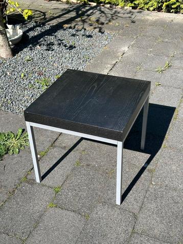 Mooi Bijzettafeltje beschikbaar voor biedingen