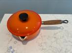 Le Creuset steelpan 18 cm Vulcanic in goede staat, Huis en Inrichting, Keuken | Potten en Pannen, Gebruikt, Gietijzer, Ophalen of Verzenden
