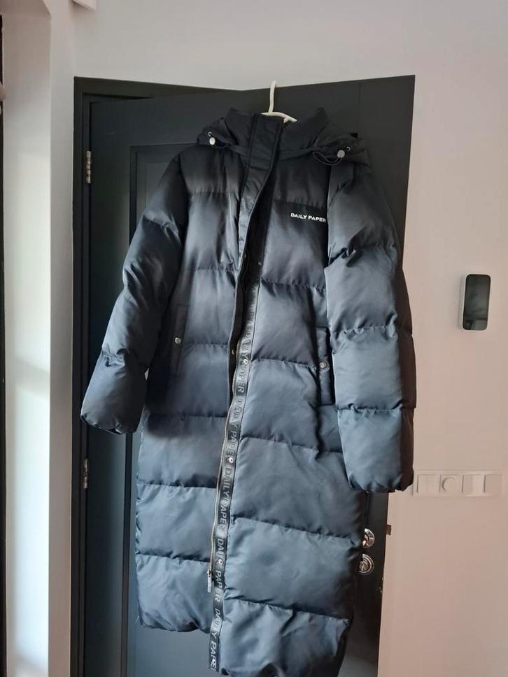 Daily Paper Puffer Jas Zwart Maat M, Kleding | Dames, Jassen | Winter, Zo goed als nieuw, Maat 38/40 (M), Zwart, Ophalen of Verzenden