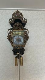 Dit is een antieke Friese stoelklok,, Ophalen