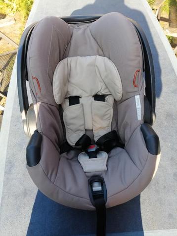 Baby autostoel in goede staat beschikbaar voor biedingen