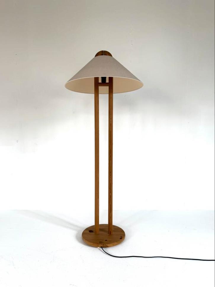 Vintage vloerlamp, +LYSS Denemarken, jaren ‘70, Huis en Inrichting, Lampen | Vloerlampen, Zo goed als nieuw, 100 tot 150 cm, Hout