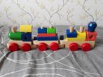 Trein (locomotief en wagons) met blokken: houten speelgoed, Ophalen of Verzenden, Gebruikt