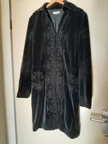 Size 40 Essentiel Antwerp Lange zwarte velvet jas van  beschikbaar voor biedingen