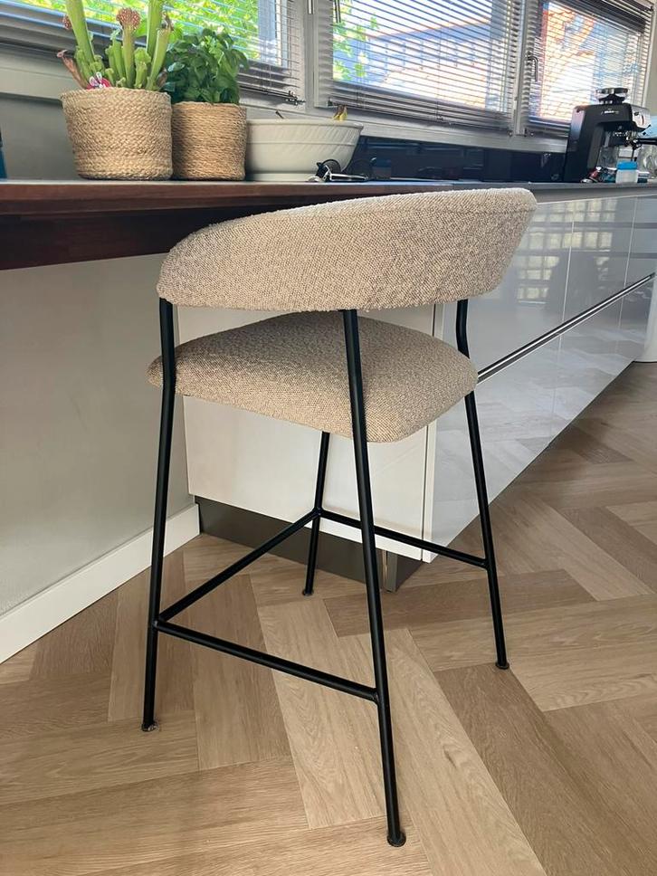 Barkruk Luka Bouclé – taupe, Huis en Inrichting, Barkrukken, Zo goed als nieuw, 60 tot 90 cm, Metaal, 1 kruk, Ophalen