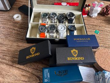 Nieuwe horloges met doosjes en showcase beschikbaar voor biedingen
