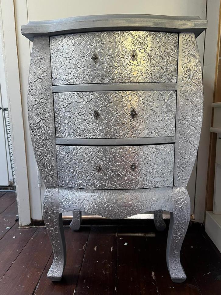 * Chique zilveren ladekastje – uniek en decoratief!*, Huis en Inrichting, Kasten | Ladekasten, Zo goed als nieuw, Minder dan 100 cm