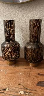 Twee leopard vazen glas met goudkleurige voet, Huis en Inrichting, Woonaccessoires | Vazen, Overige kleuren, Ophalen of Verzenden