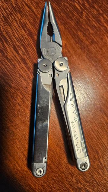 Leatherman Wave Multitool met Etui beschikbaar voor biedingen
