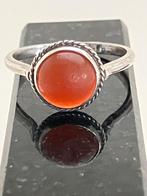 Zilveren ring  met carneool, 18 tot 19, Ophalen of Verzenden, Zo goed als nieuw, Dame