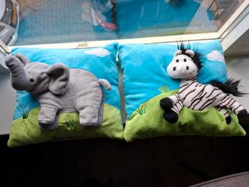 Leuke sierkussens met dierenthema beschikbaar voor biedingen
