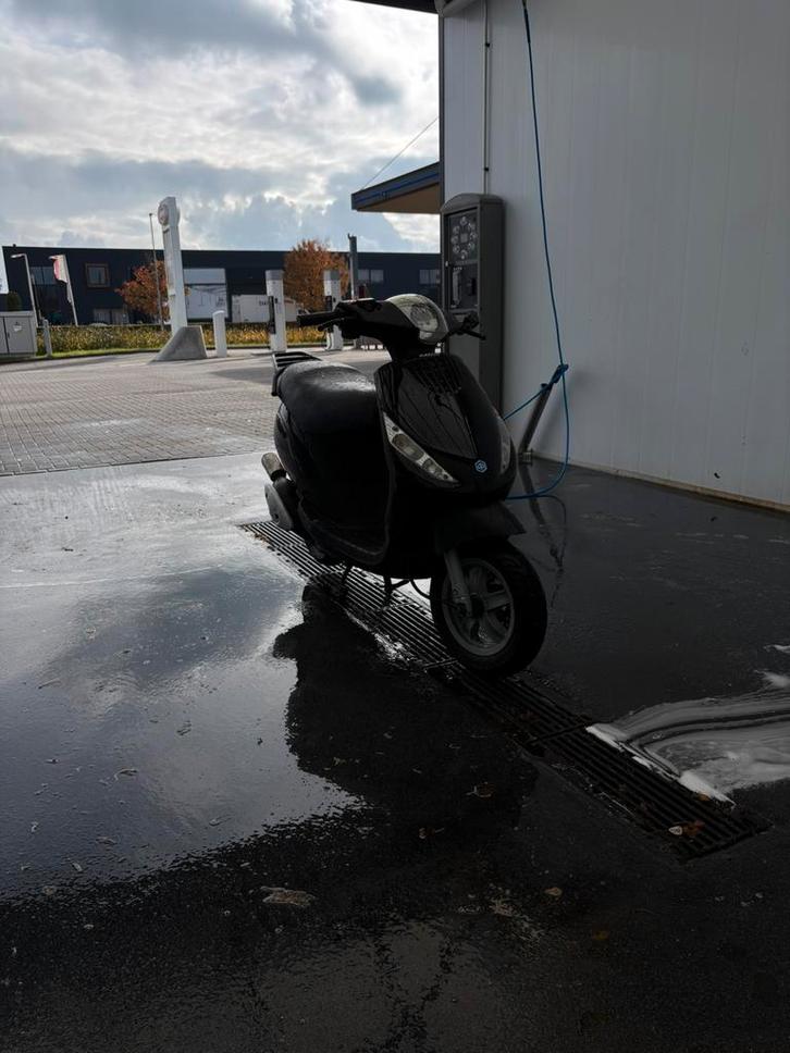 ⭐️Piaggio Zip 2000 2T 50cc - 2001 (A1 mogelijk)⭐️, Fietsen en Brommers, Scooters | Piaggio, Gebruikt, Zip, Maximaal 45 km/u, Tweetakt