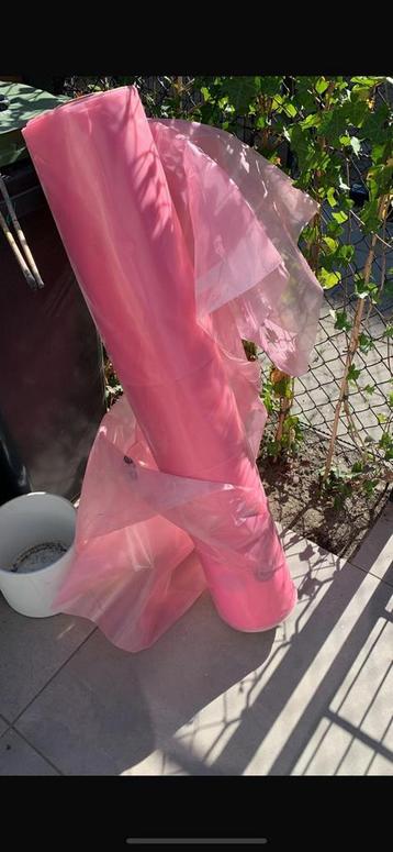 GRATIS AFHALEN Rol roze plastic beschikbaar voor biedingen