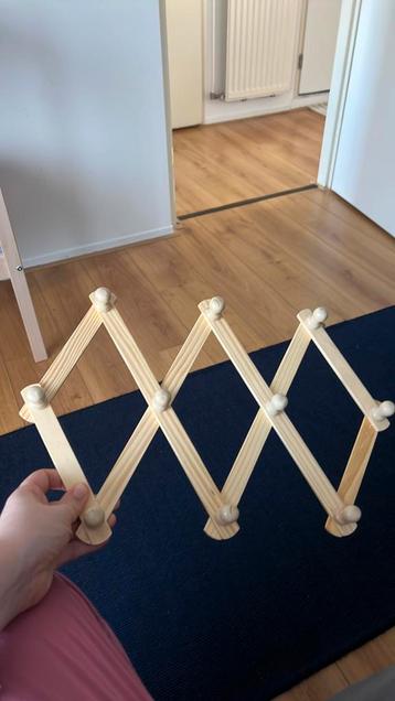 Wooden expandable rack