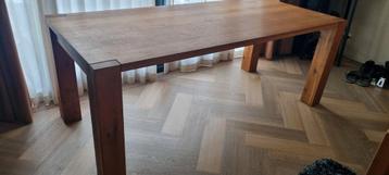Massief eiken eettafel beschikbaar voor biedingen