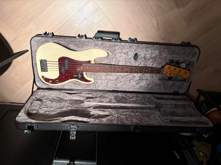 Fender American Professional II Precision 5-snarig, Muziek en Instrumenten, Snaarinstrumenten | Gitaren | Bas, Zo goed als nieuw