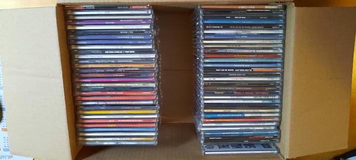 62 cd singles in doos jaren 90, Cd's en Dvd's, Cd Singles, Zo goed als nieuw, Pop, 6 singles of meer, Ophalen