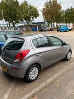Hyundai i20 1.4 5-DRS AUT 2013 Grijs AUTOMAAT, Zwart, 4 cilinders, 1396 cc, 4 stoelen