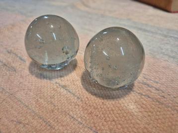 Vintage, retro presse papier, paper weight, glas belletjes beschikbaar voor biedingen