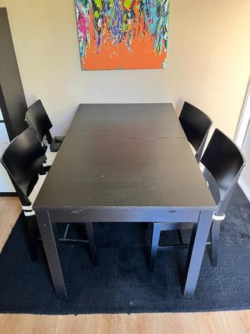 Tafel en 4 stoelen (Ikea) beschikbaar voor biedingen